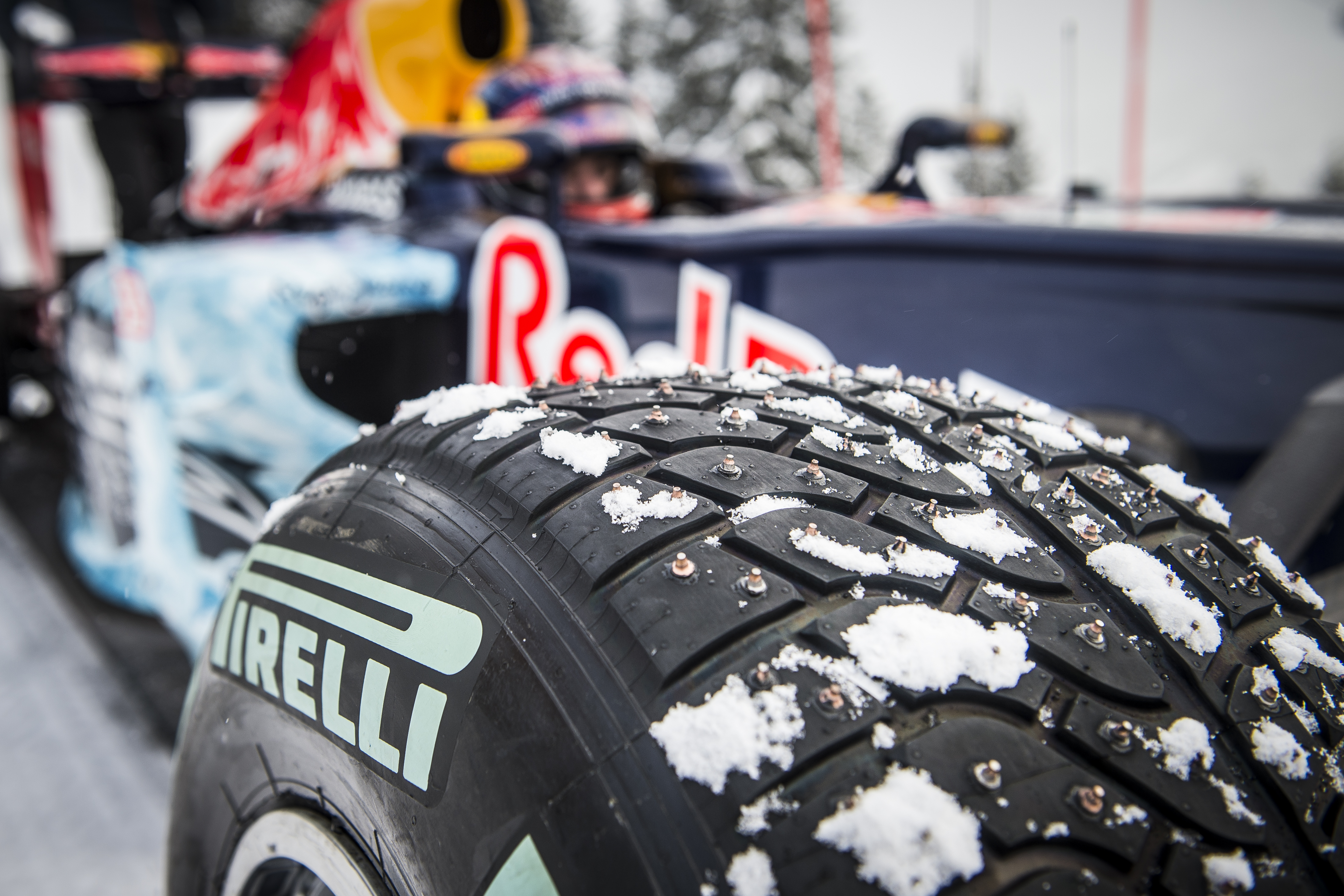 Red Bull in talks with Honda