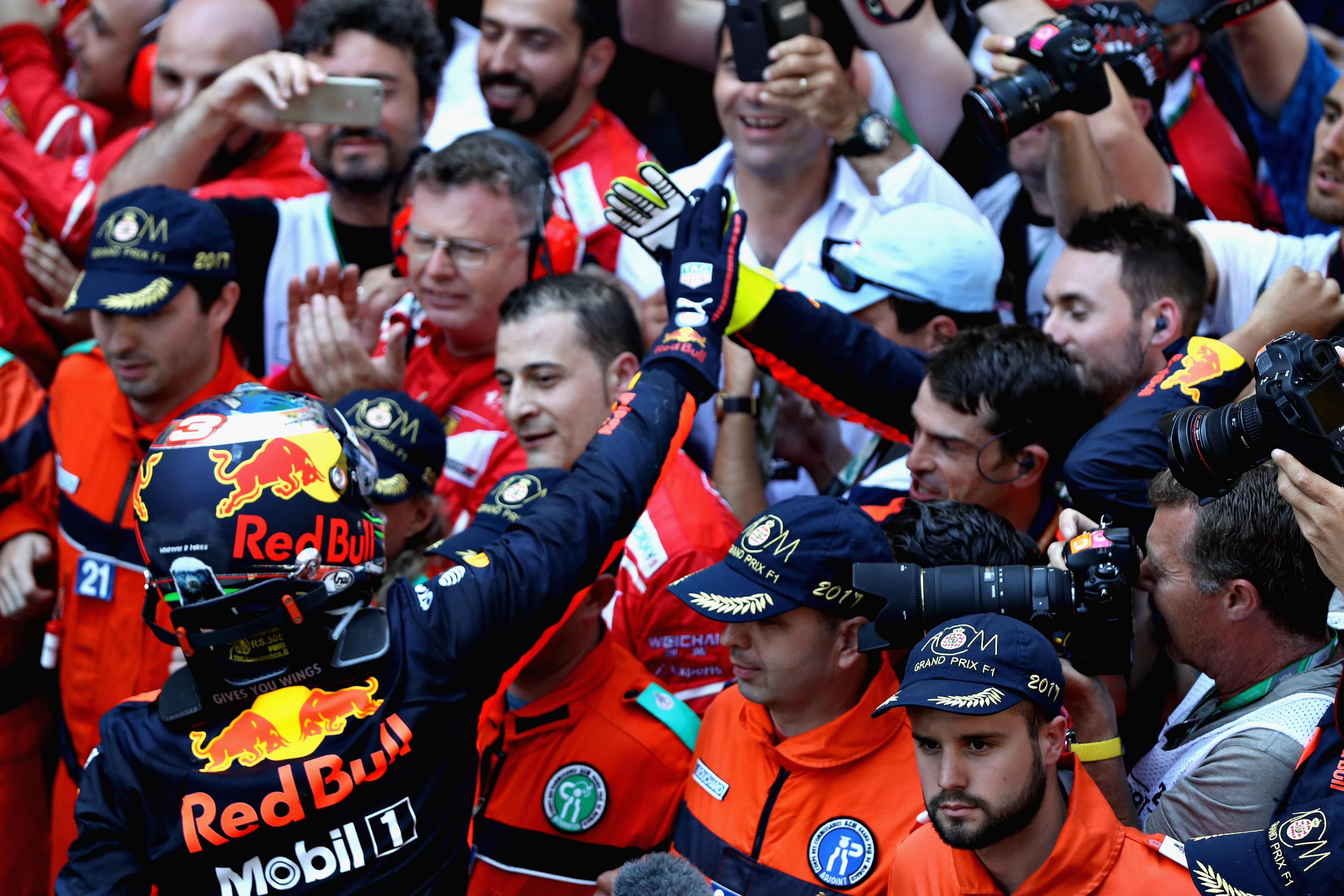 Monaco 250 – Daniel Ricciardo & Christian Horner Celebrate Red Bull Racing’s Landmark F1 Race | Mobil 1 The Grid