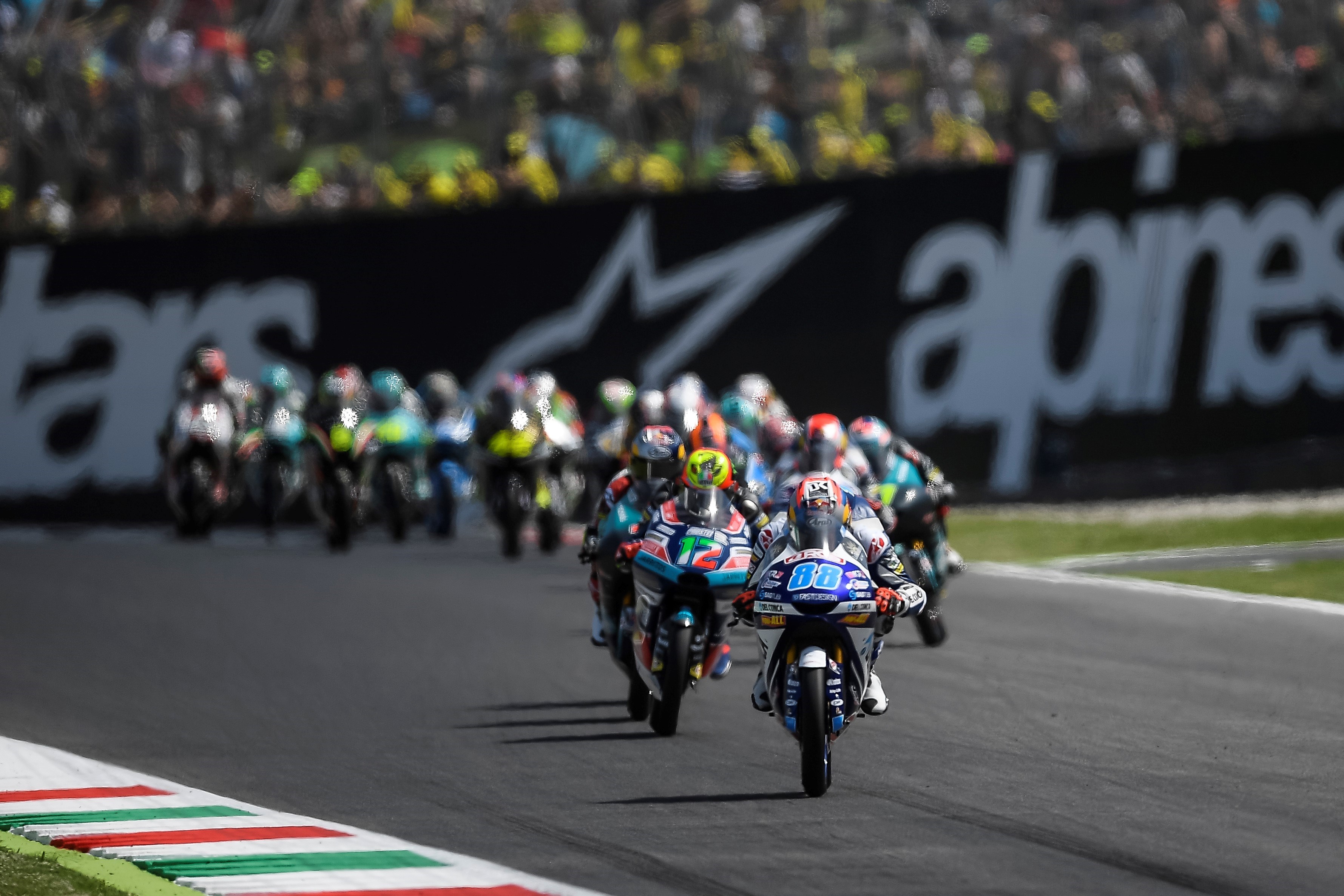 Bezzecchi Heads the Lightweight Class as it Arrives in Barcelona