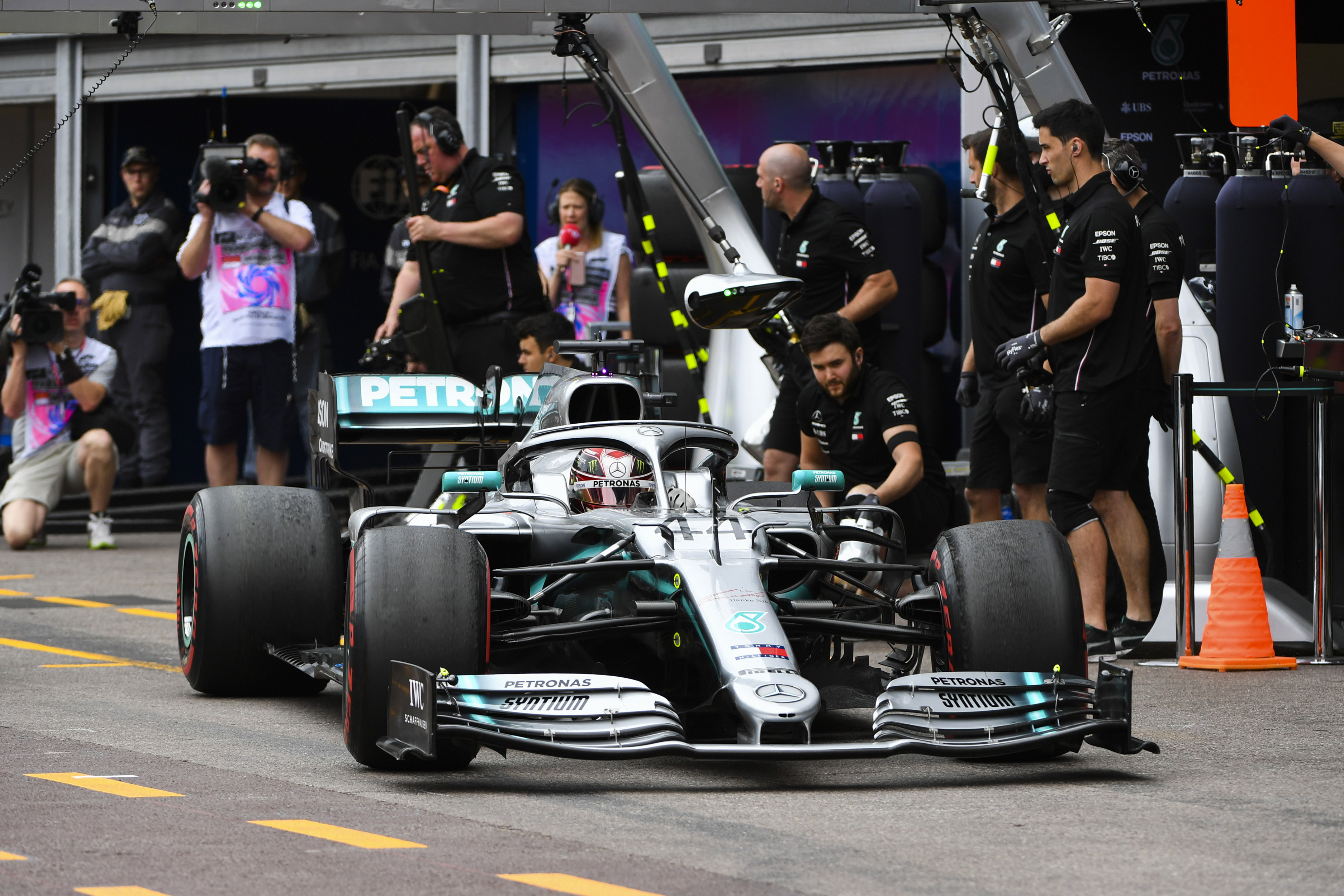 Hamilton clinches pole in Monaco after disappointing qualifying for Ferrari