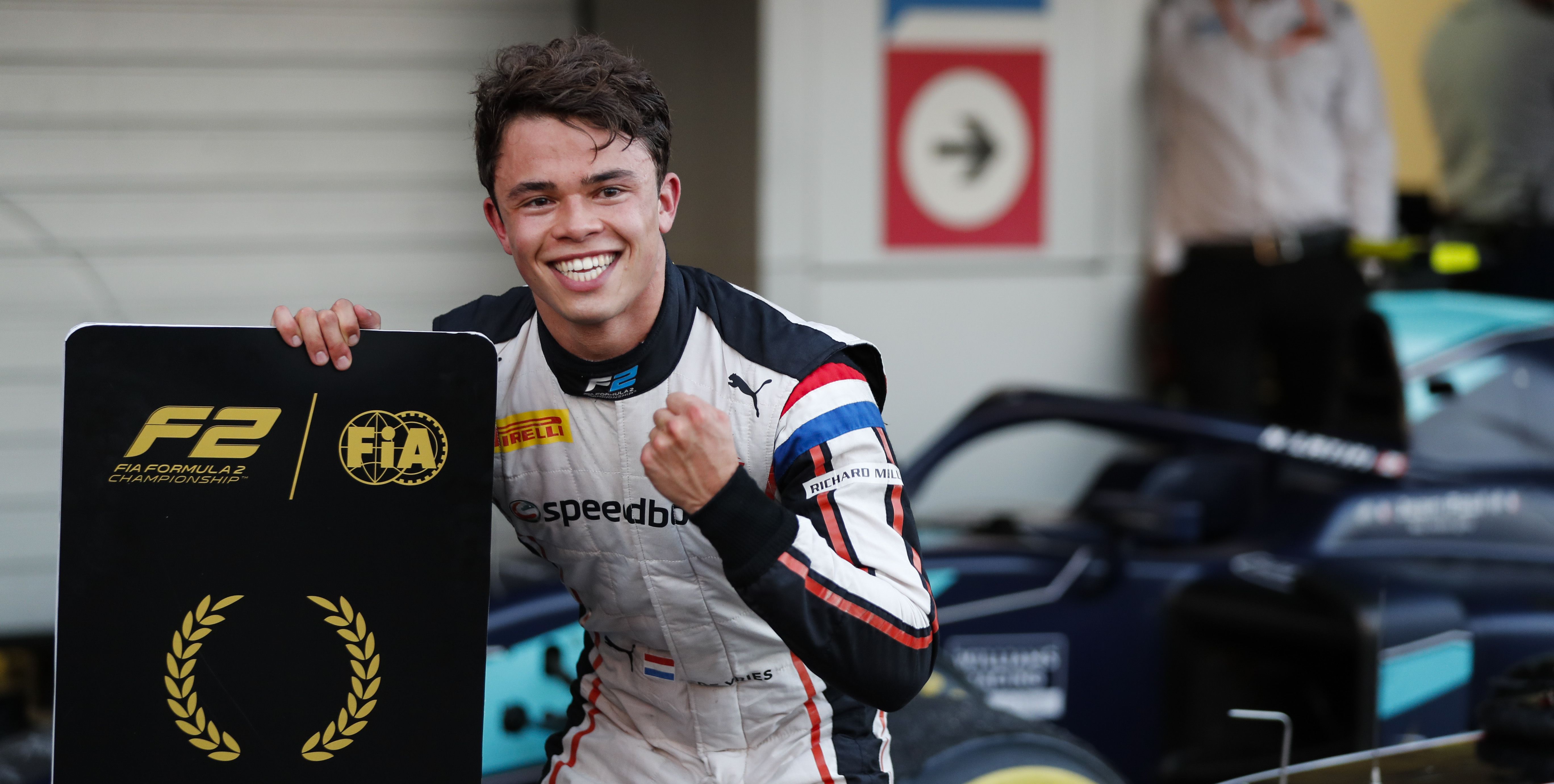 F2 Russia De Vries takes title with feature race victory