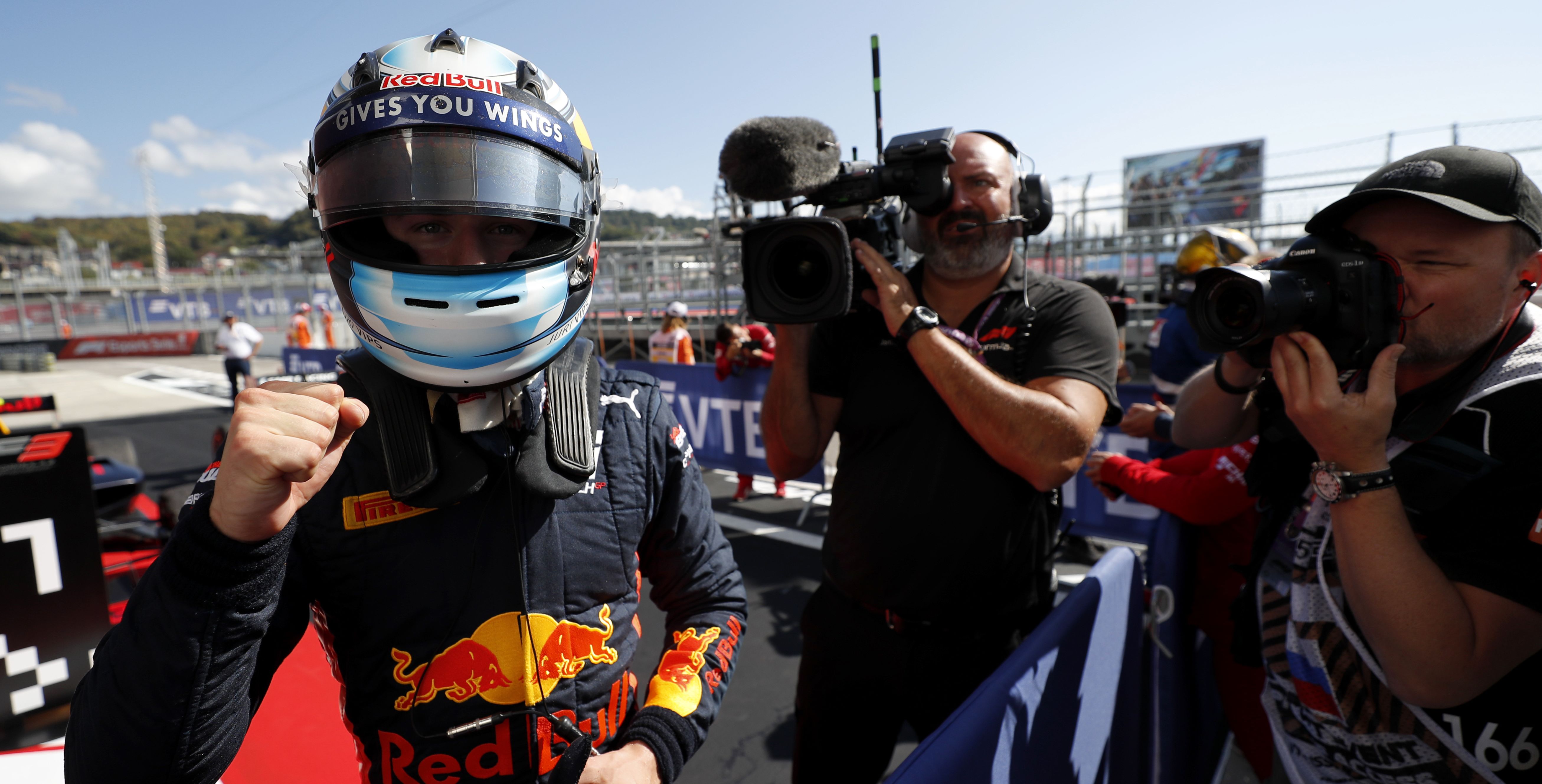 F3 Russia: Vips sees off Armstrong for final sprint race win