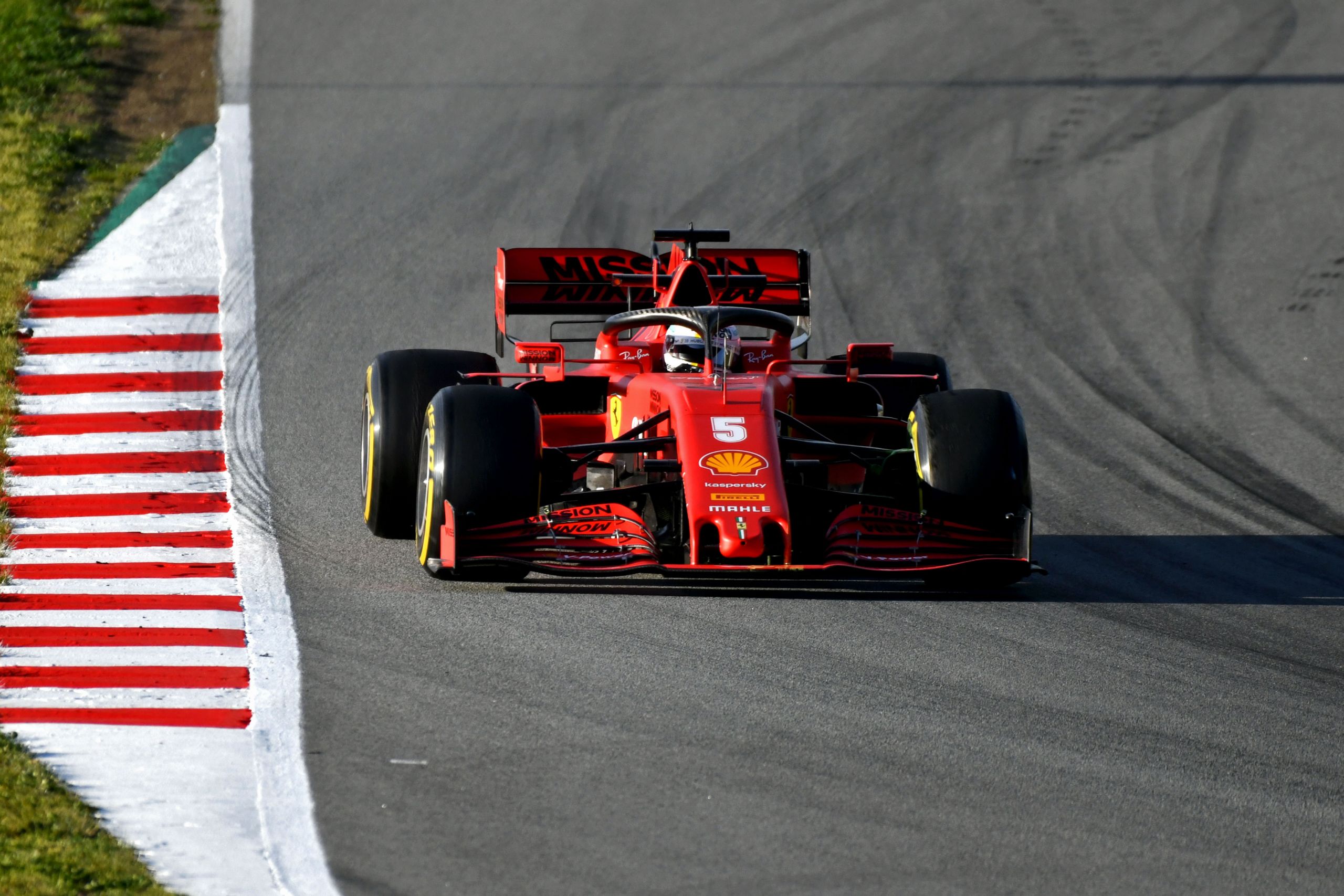 Vettel fastest on penultimate day of testing, Hamilton breaks down