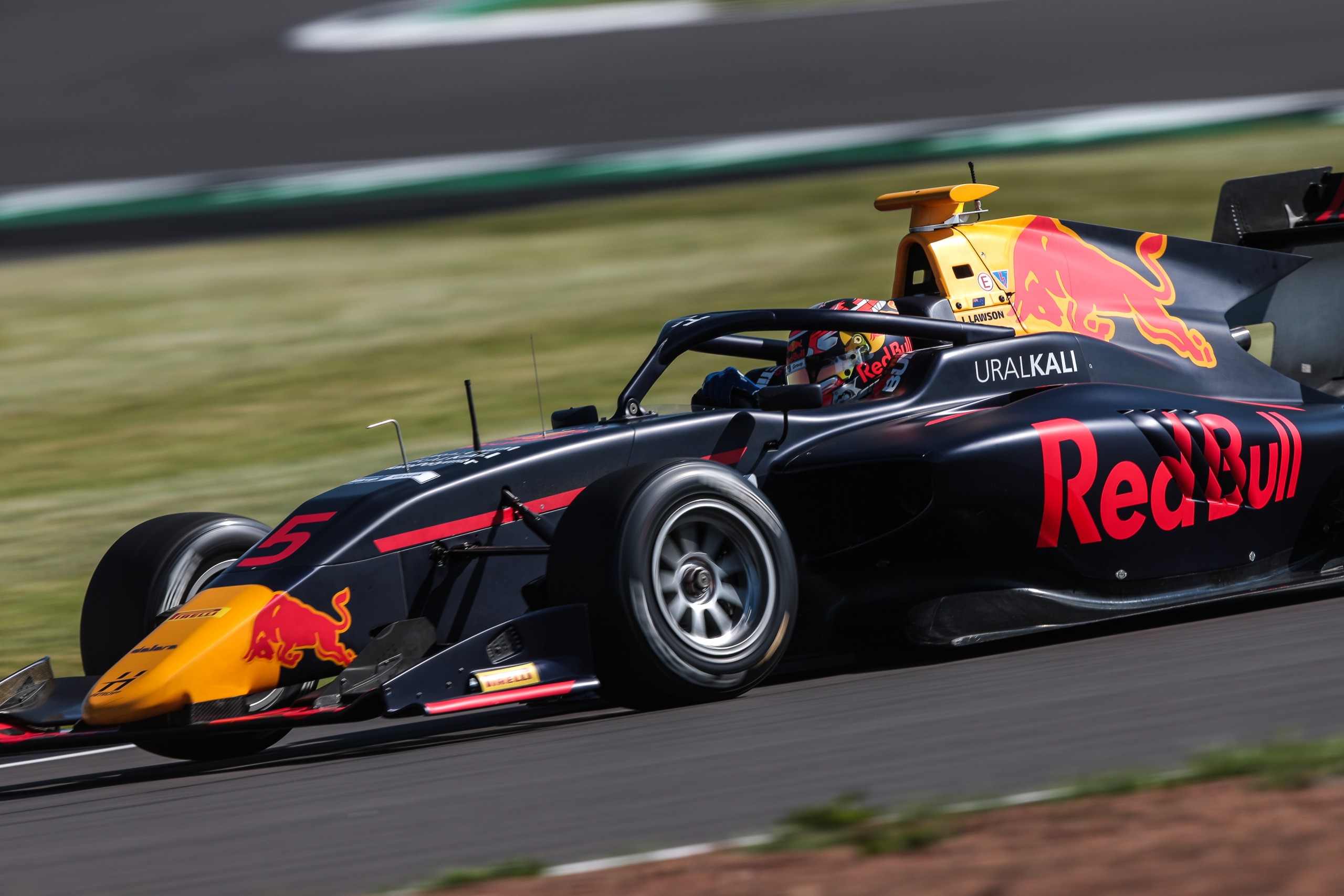 F3 Great Britain: Lawson holds off Premas for feature race win
