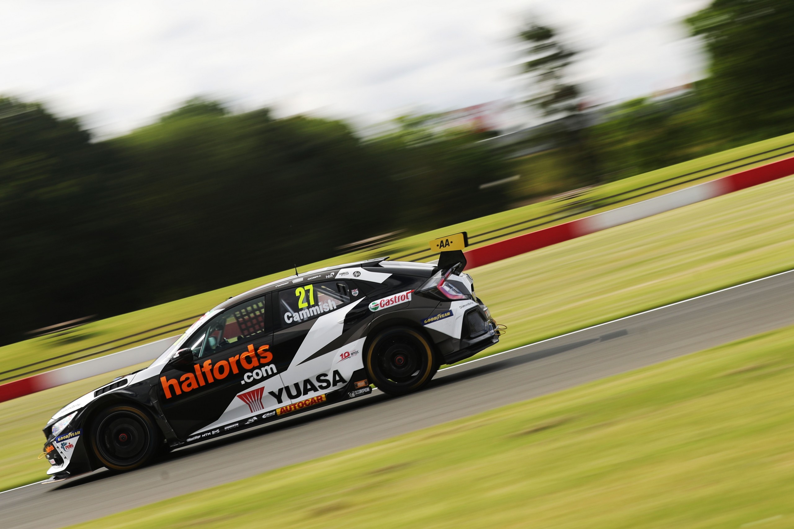 Dan Cammish wins first BTCC round at Donington Park