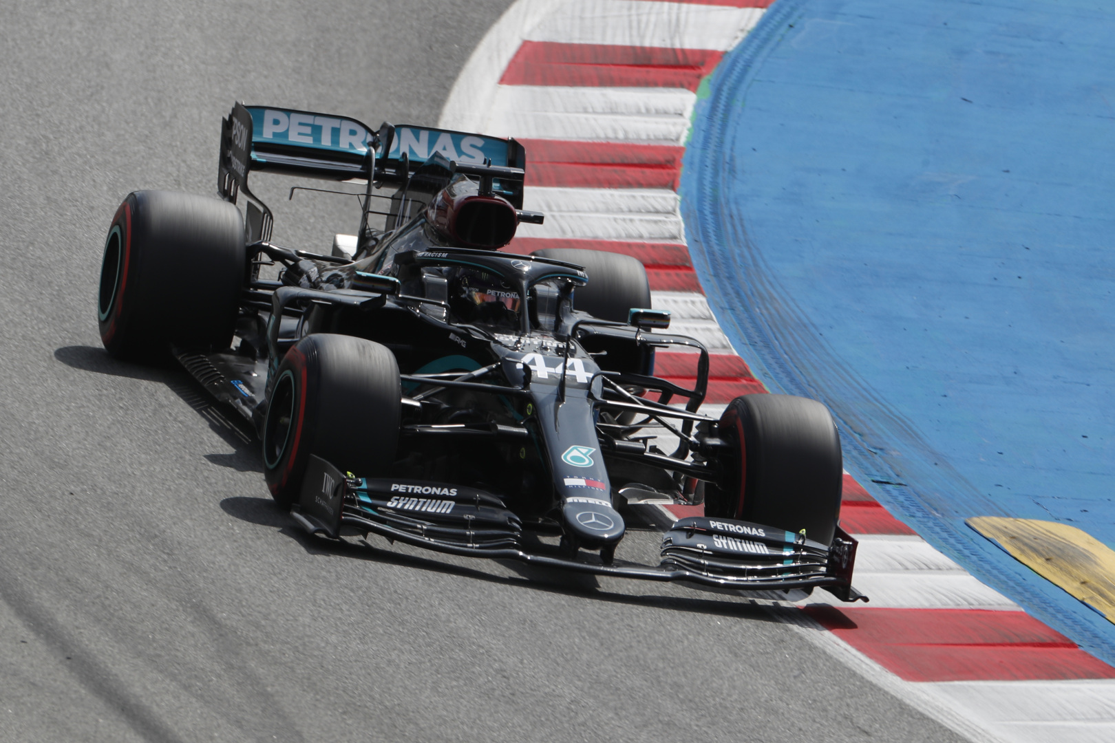 Spanish Grand Prix: Hamilton scorches to the top in FP2 as Ricciardo and Grosjean impress