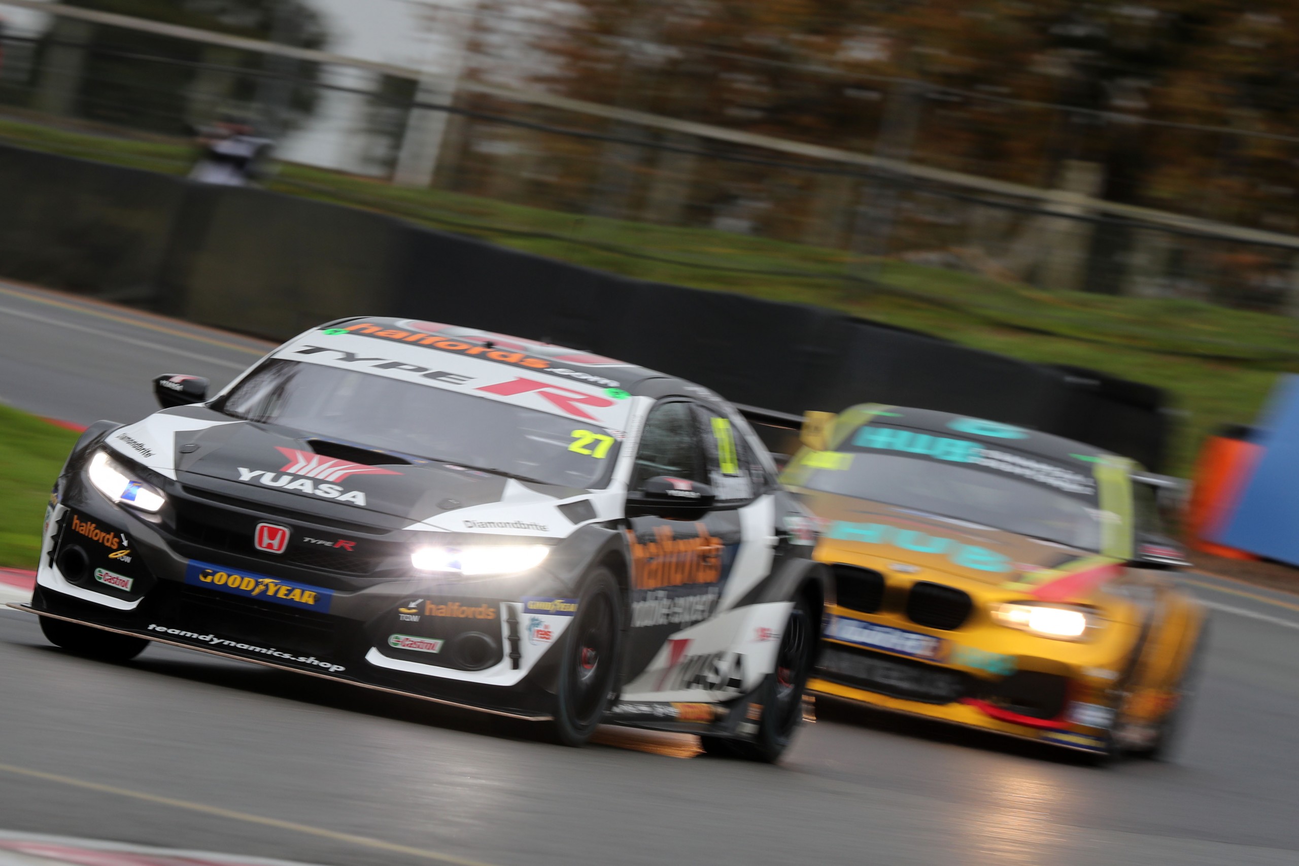 BTCC Brands Hatch – Sutton strikes first on finals day