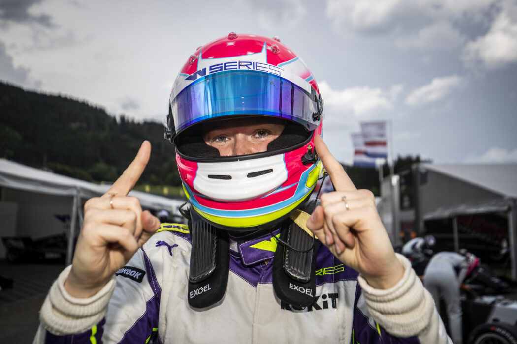 W Series Styria: Powell dominates frantic opening race