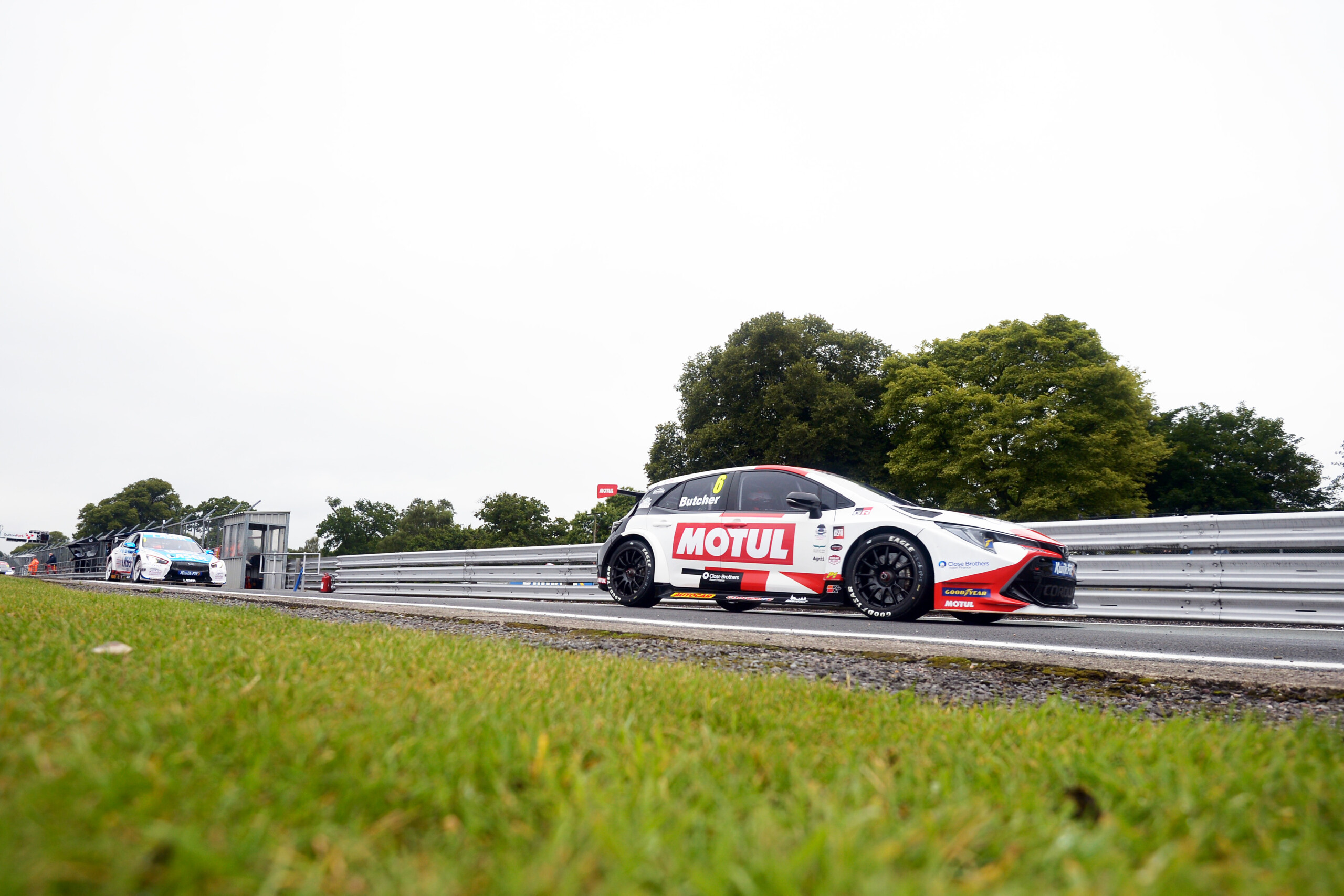 BTCC Oulton Park – Butcher takes win as Rowbottom steps up title chase