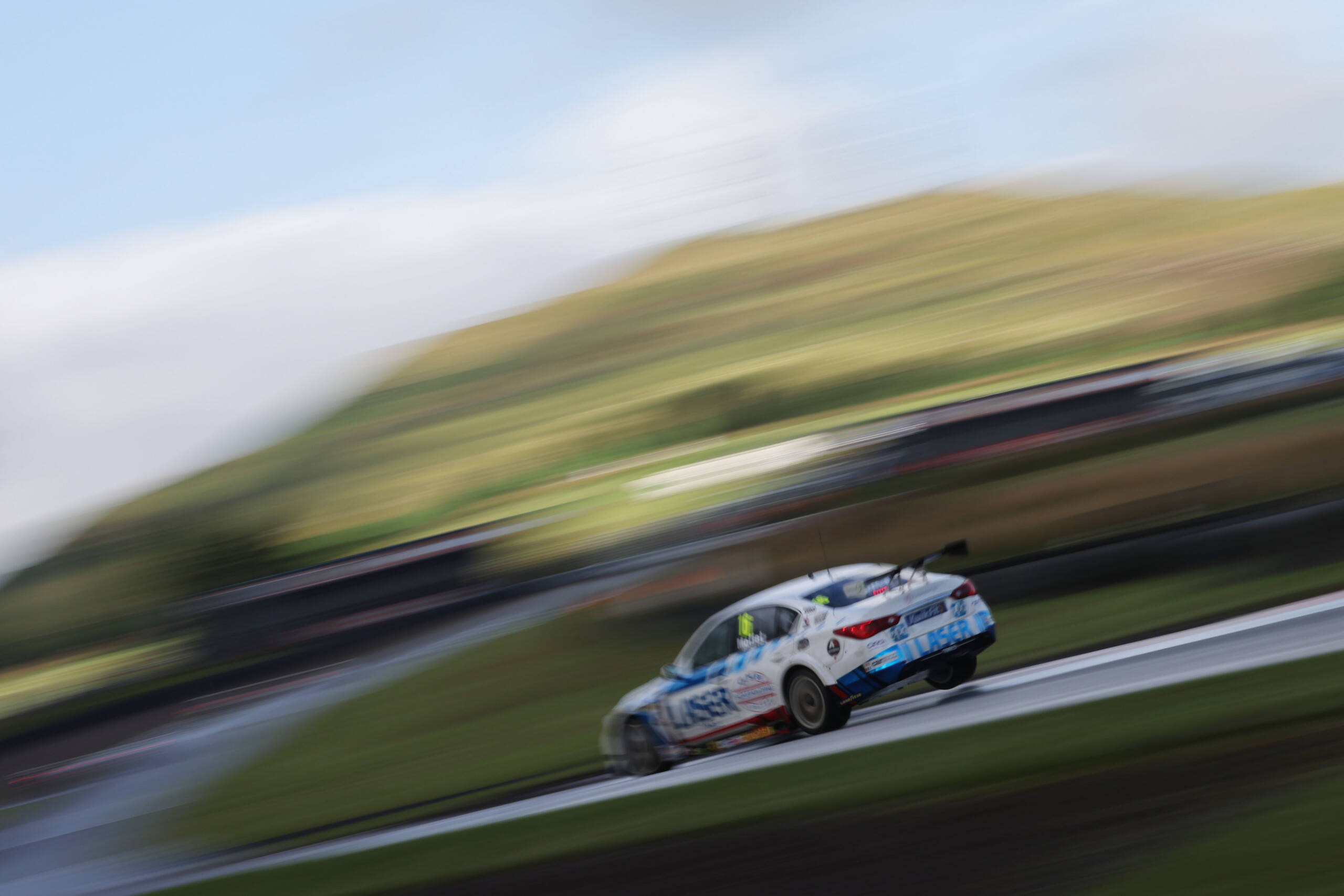 BTCC Knockhill – Sutton capitalizes on rare Turkington error to extend title lead