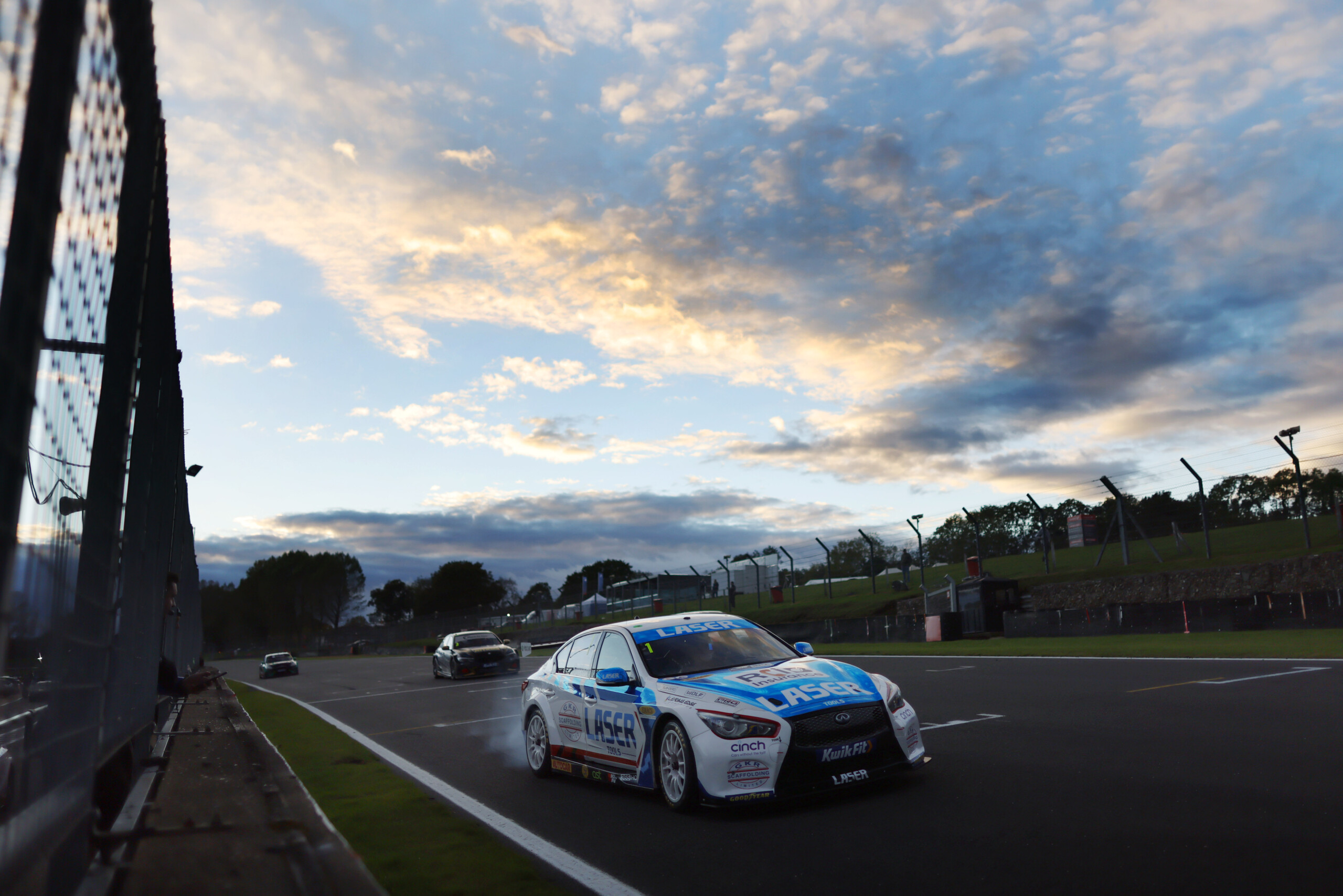BTCC Brands Hatch – Sutton celebrates title with win in final round
