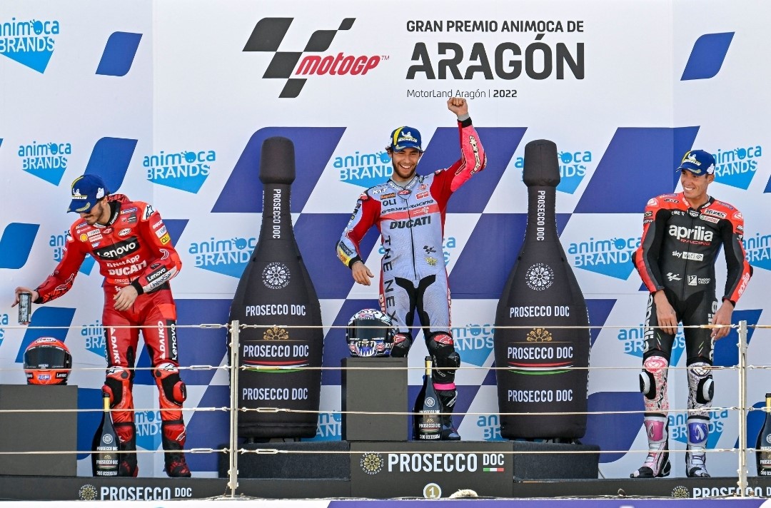 Aragon = All-out Action!