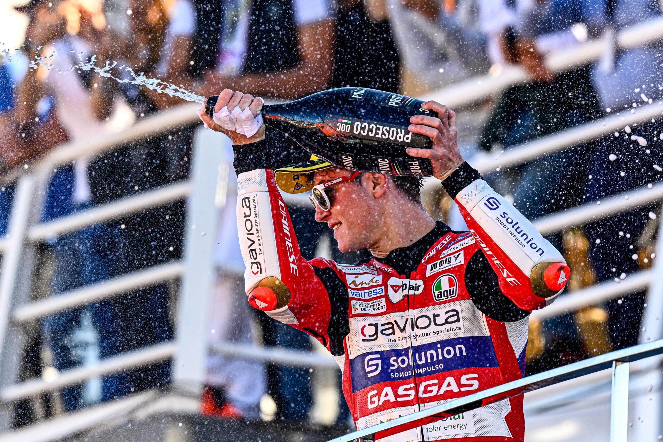 Guevara Bows Out With a Dominant Win