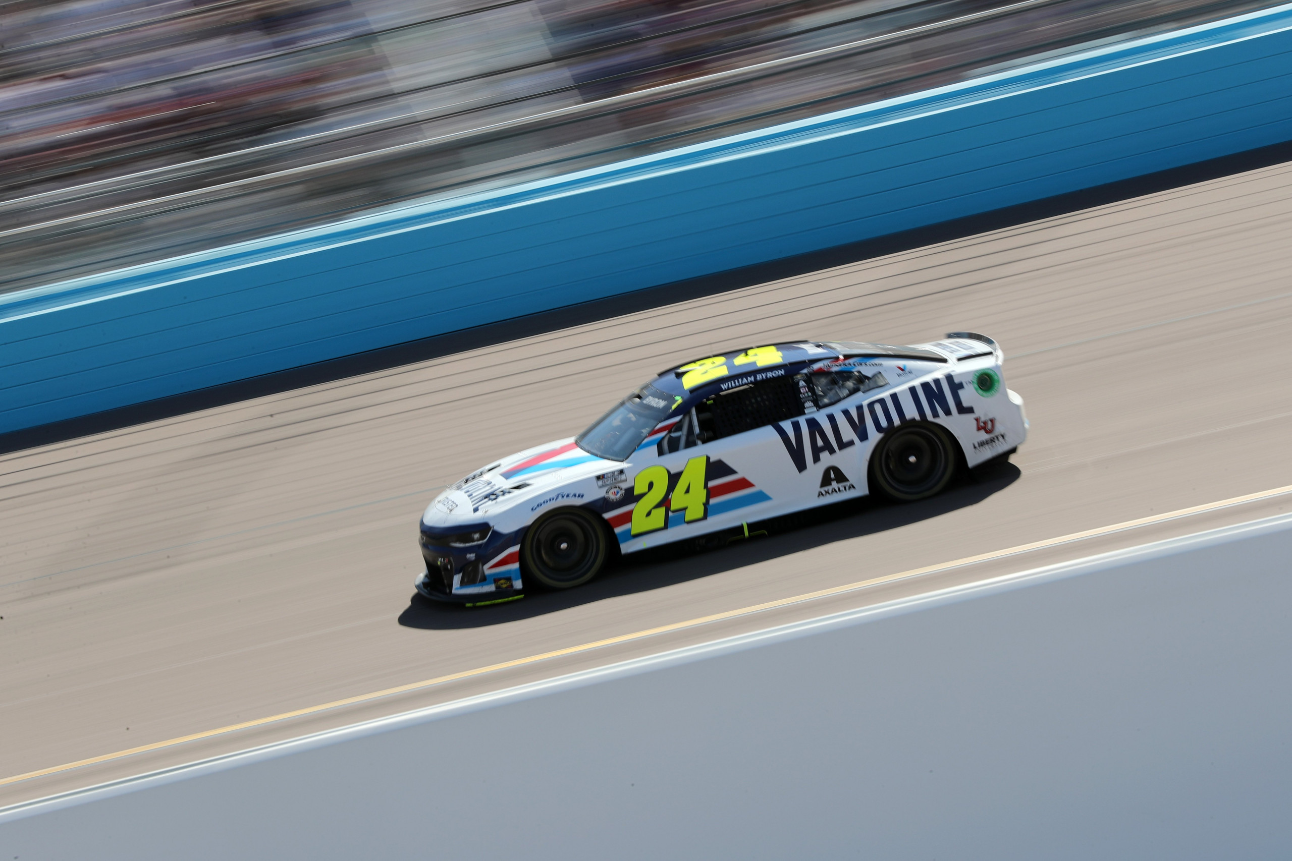 Hendrick déjà vu: Byron beats Larson in overtime finish again to win Phoenix Cup race