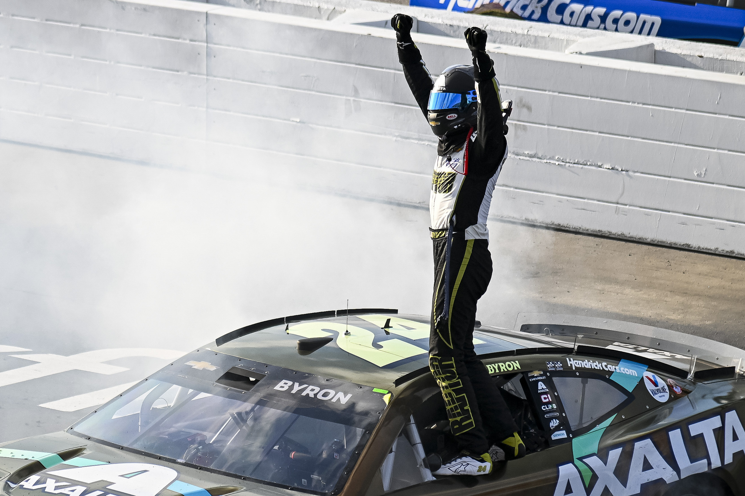Byron shines at Darlington; Chastain and Truex instigate wild pile-ups