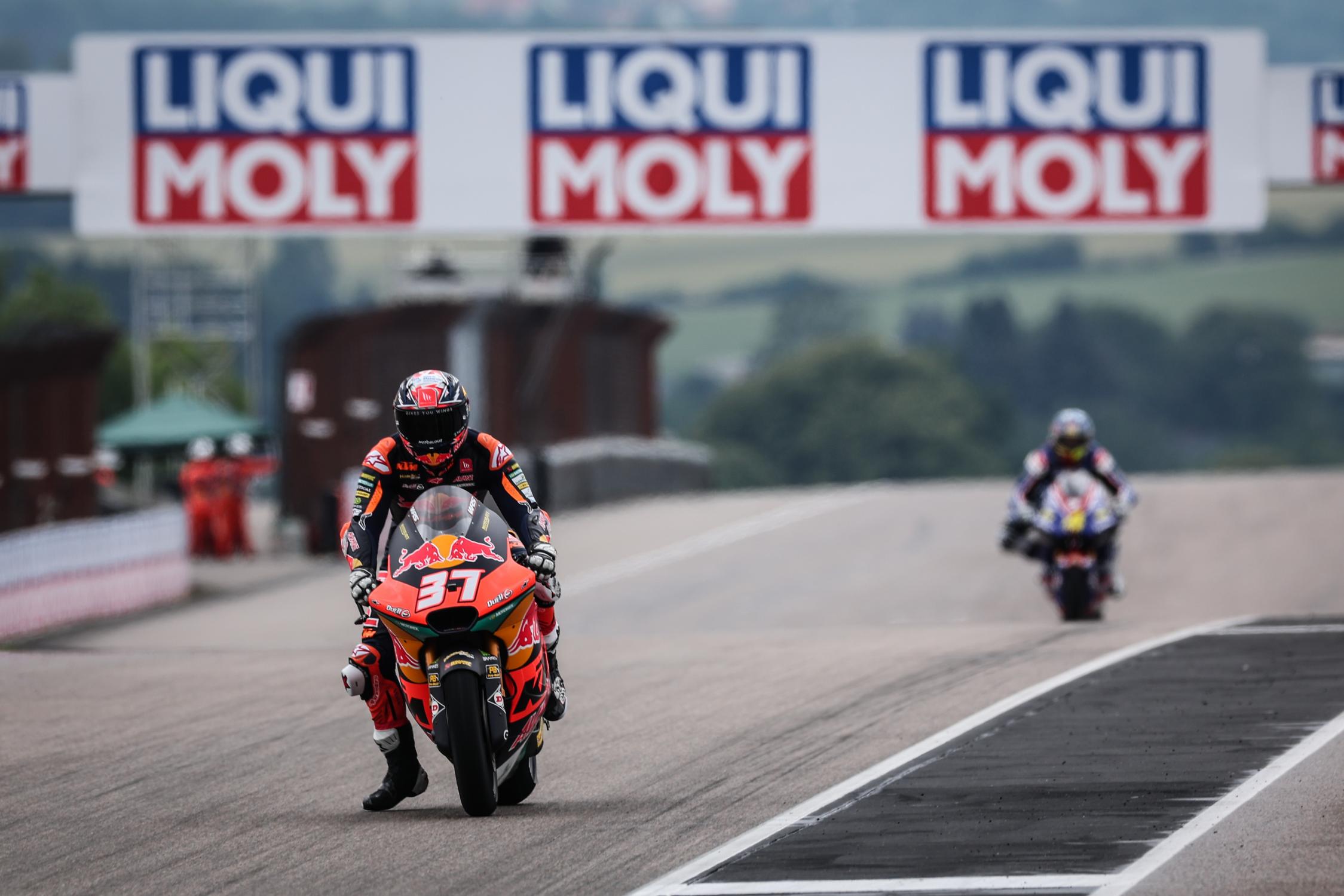 Moto2: Acosta Controls German GP to Take Win