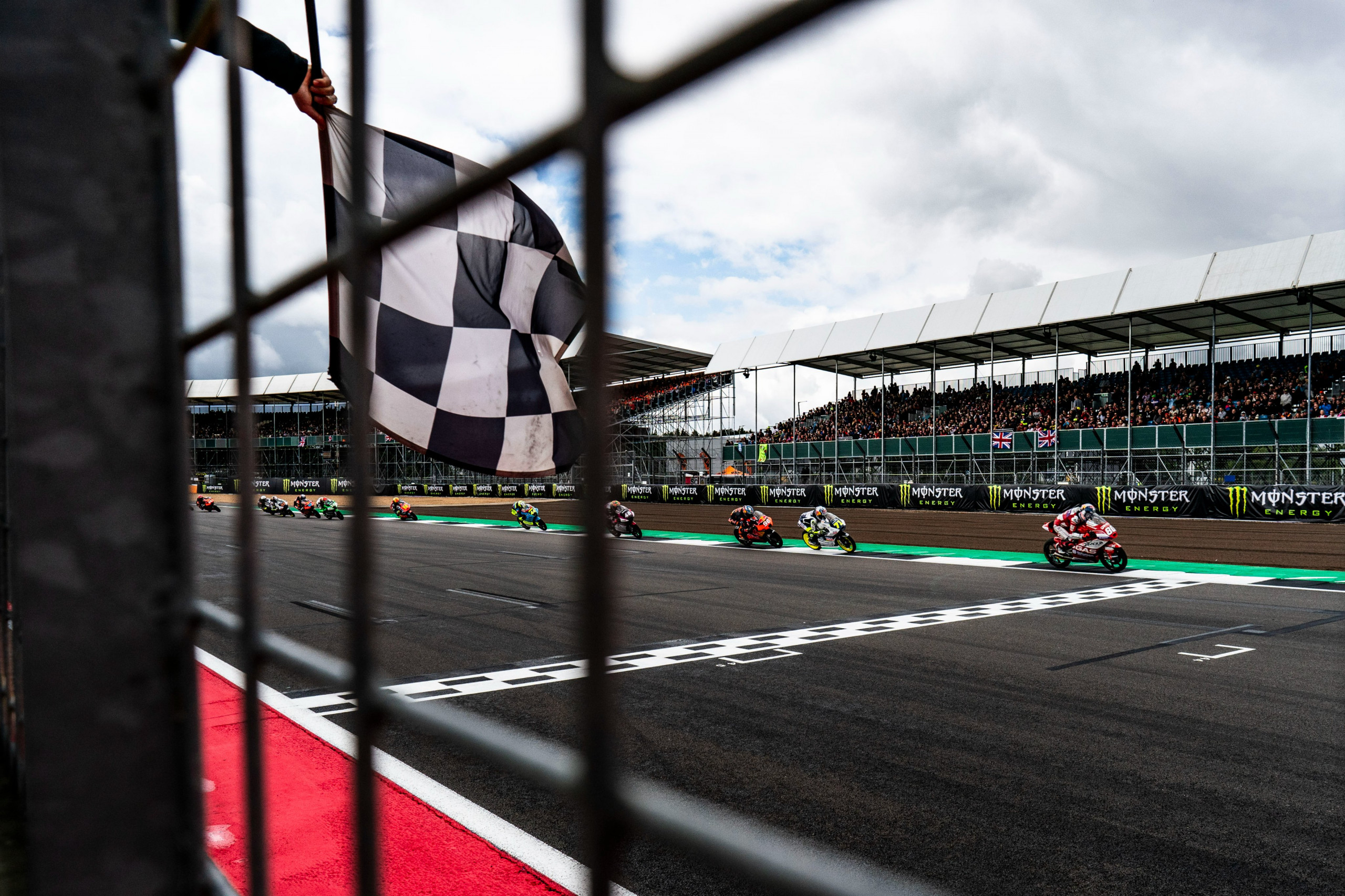 Moto3: Incredible Alonso at Silverstone!