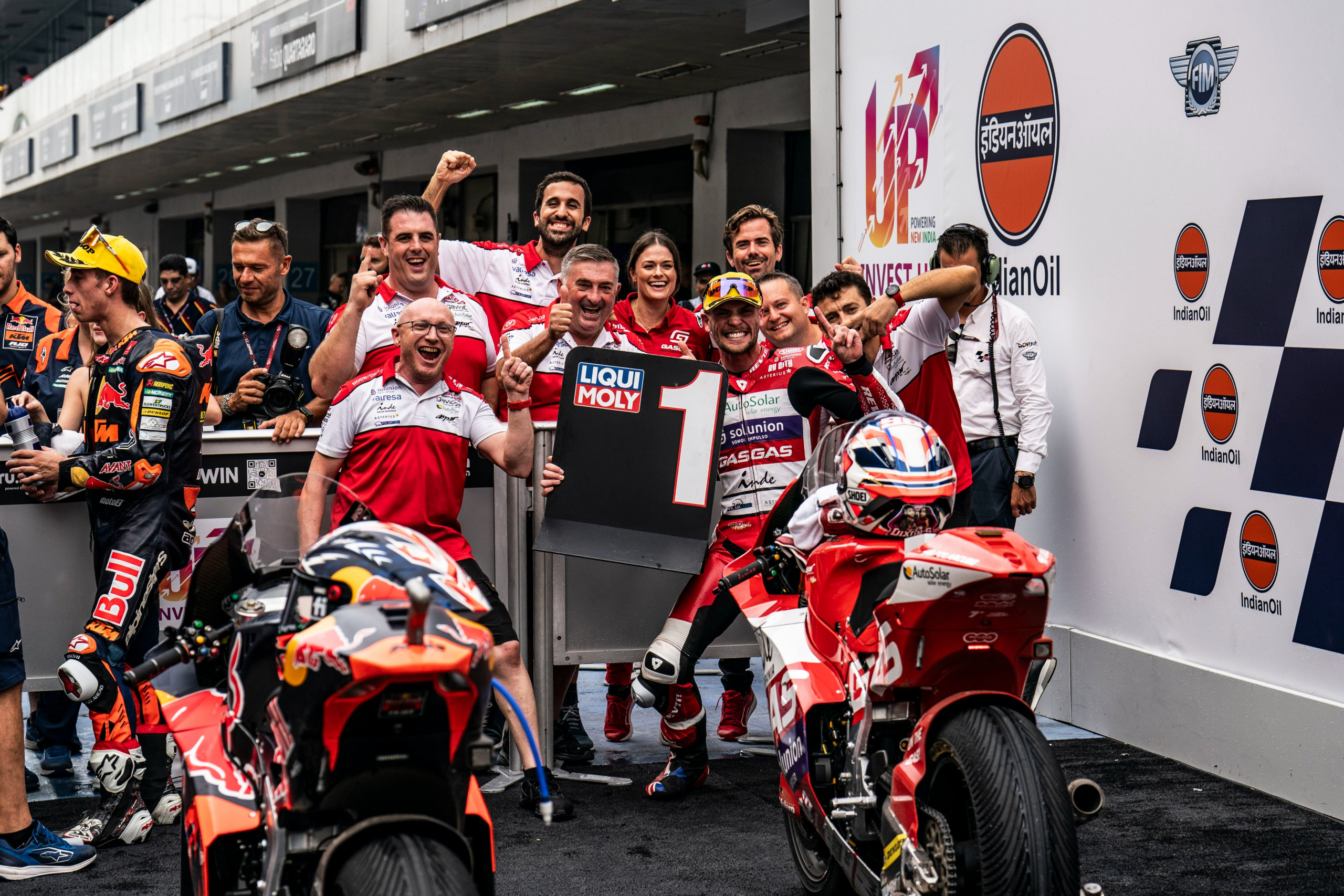 Moto2: Indian GP Pole Goes to Dixon