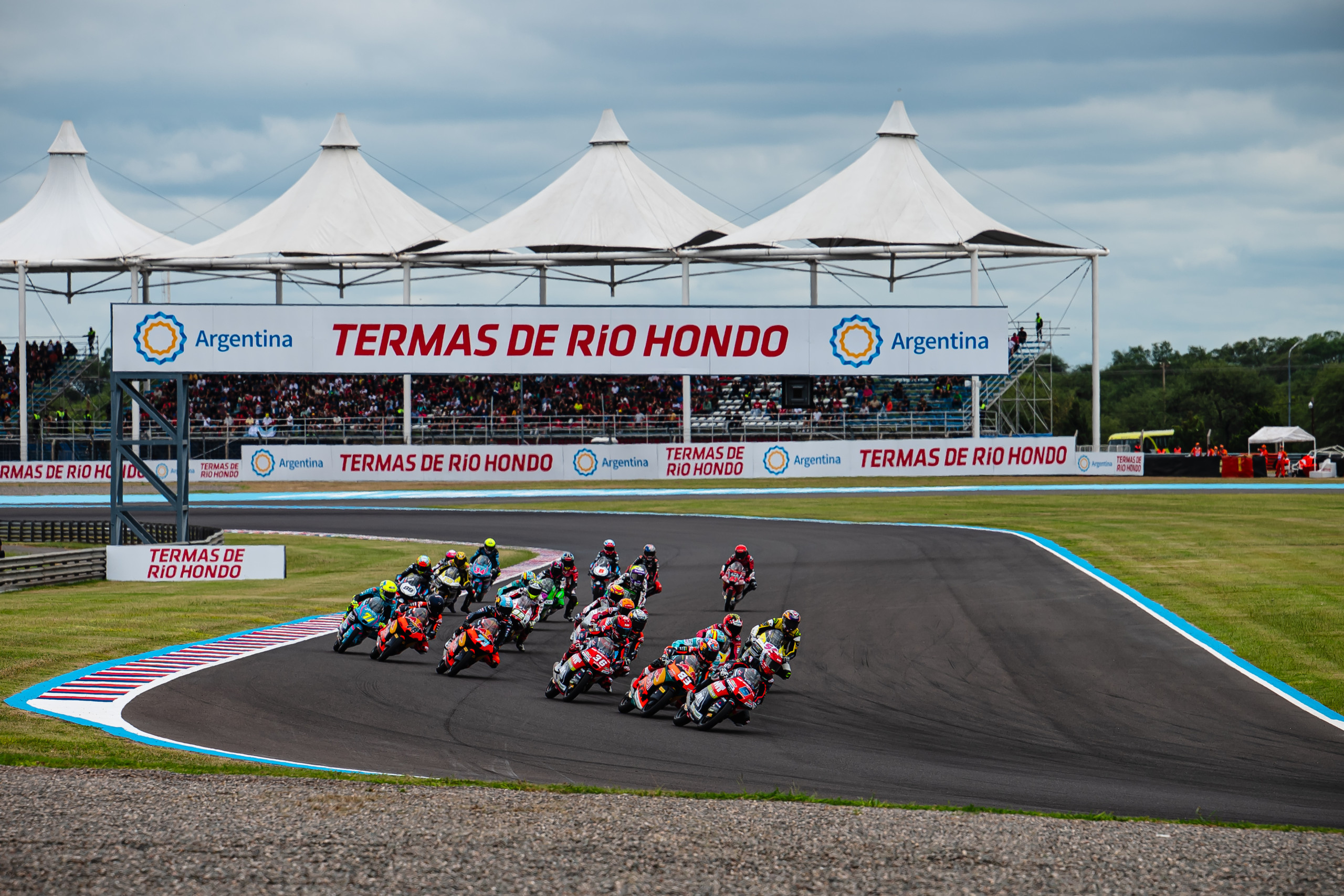Moto3: Piqueras takes top spot in Argentina