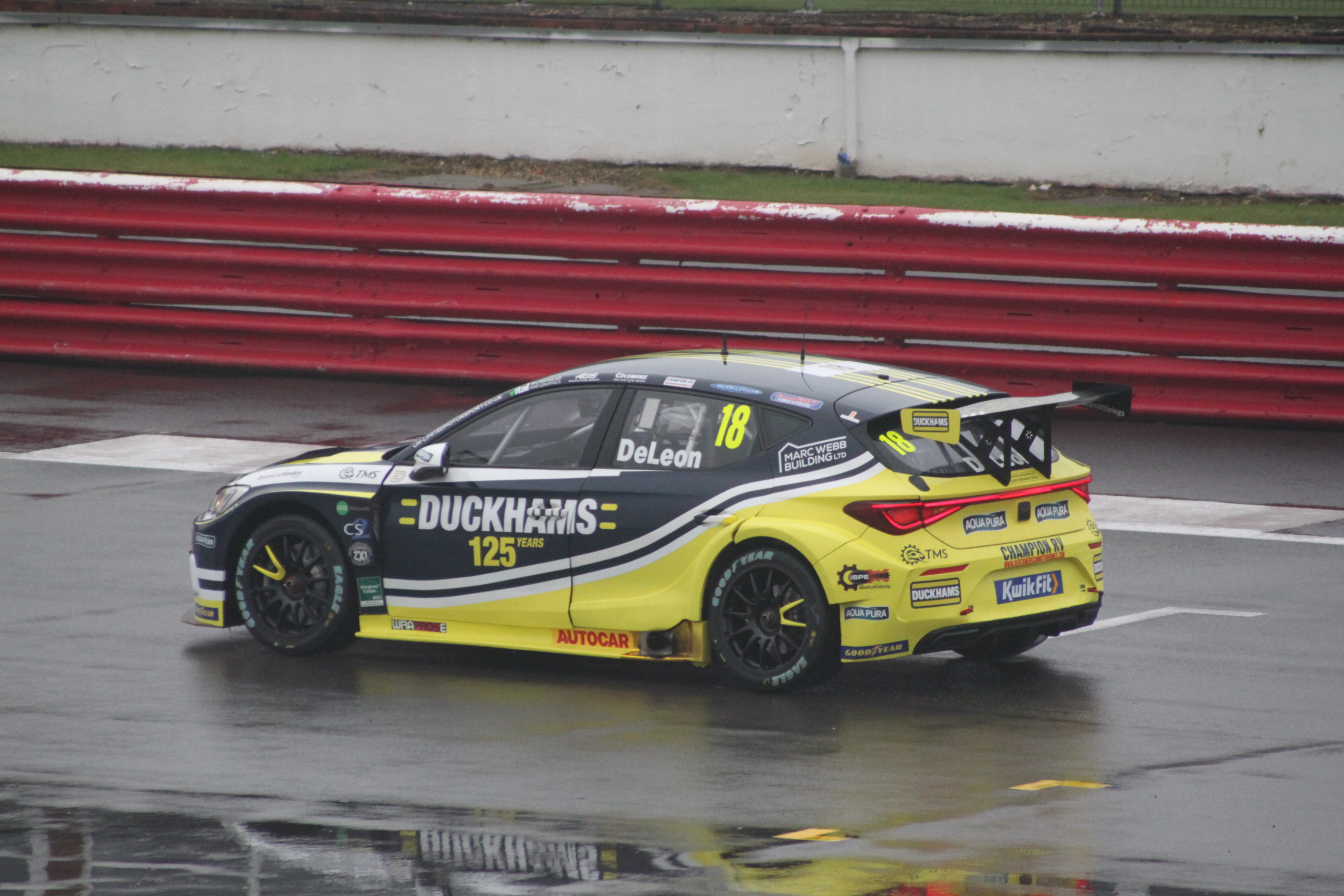 BTCC – Daryl DeLeon secures maiden win in chaotic race at Brands Hatch