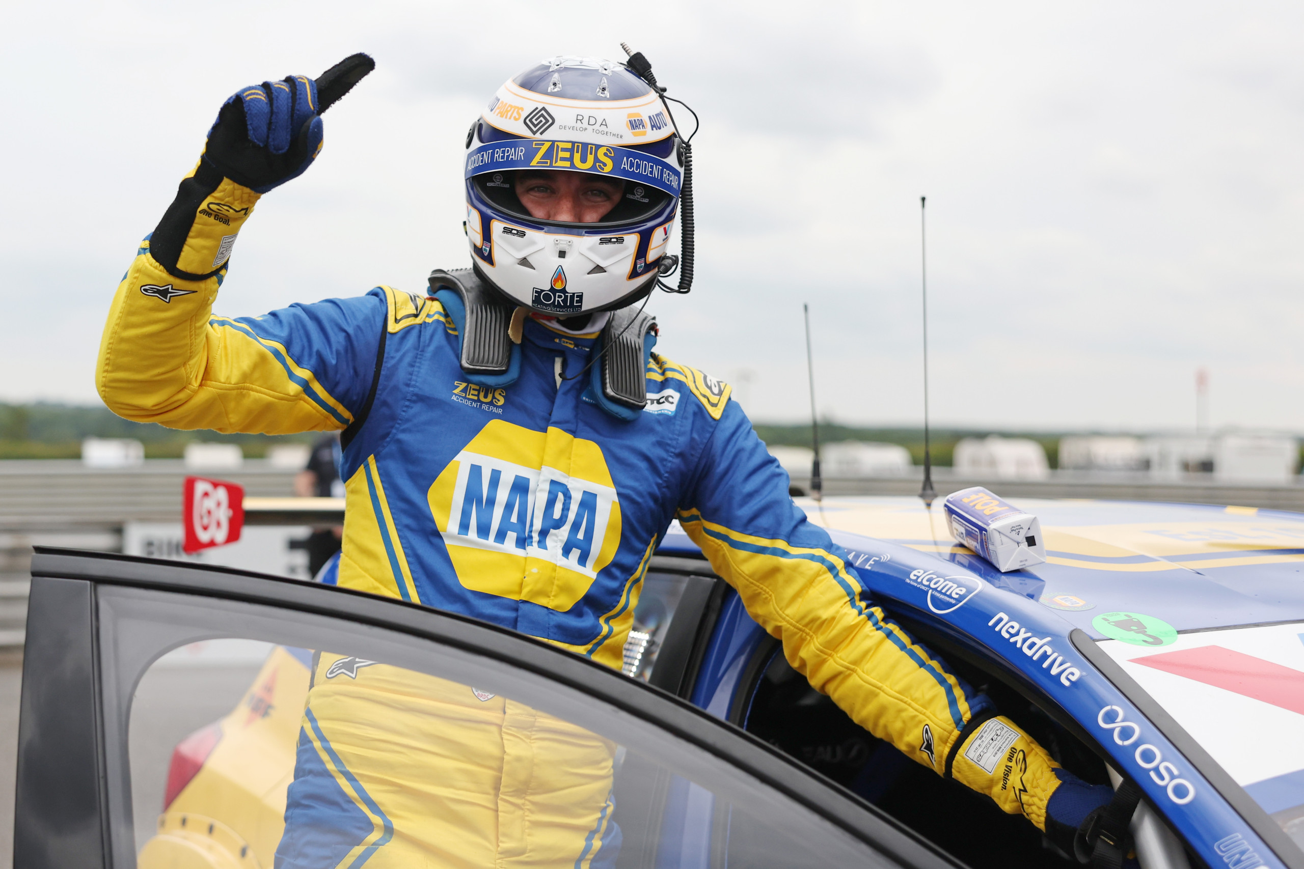 BTCC Snetterton – Cammish secures lights to flag win