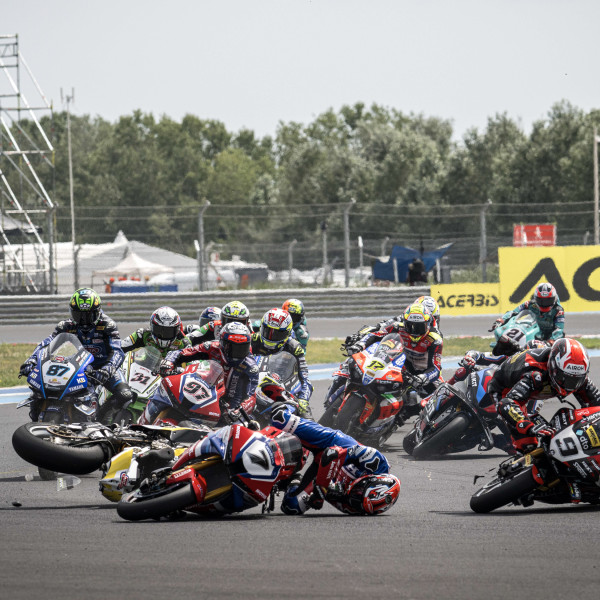 WorldSBK: Razgatlioglu wins Balaton Park opener marred by early pile-up