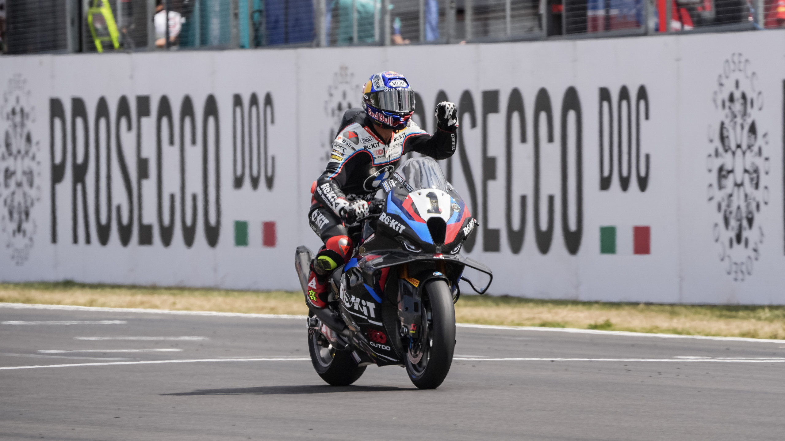 WorldSBK: Championship lead finally changes as Razgatlioglu dominates Donington