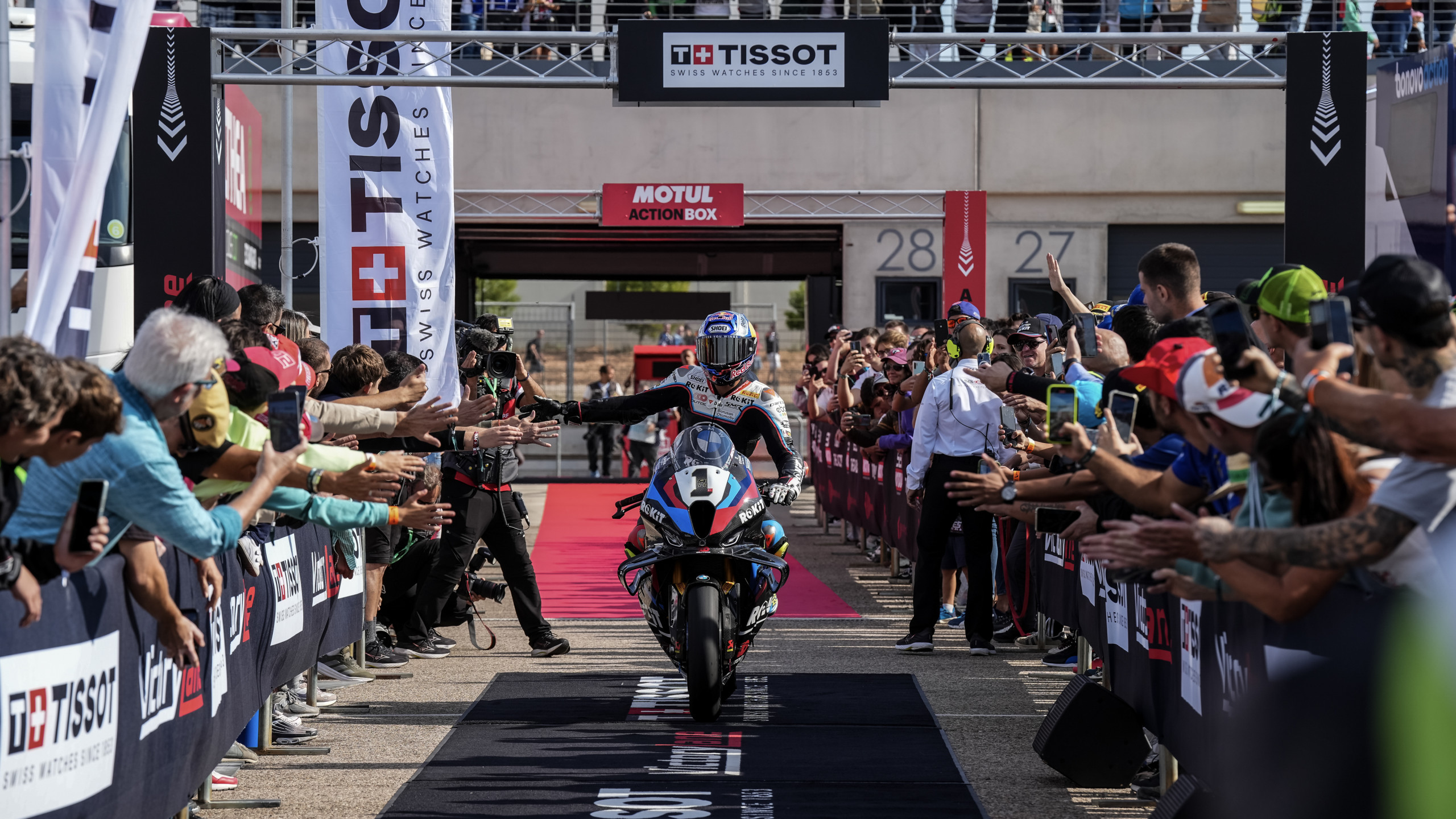 WorldSBK: 0.030s separate top 2 in titanic Aragon Race 1 battle
