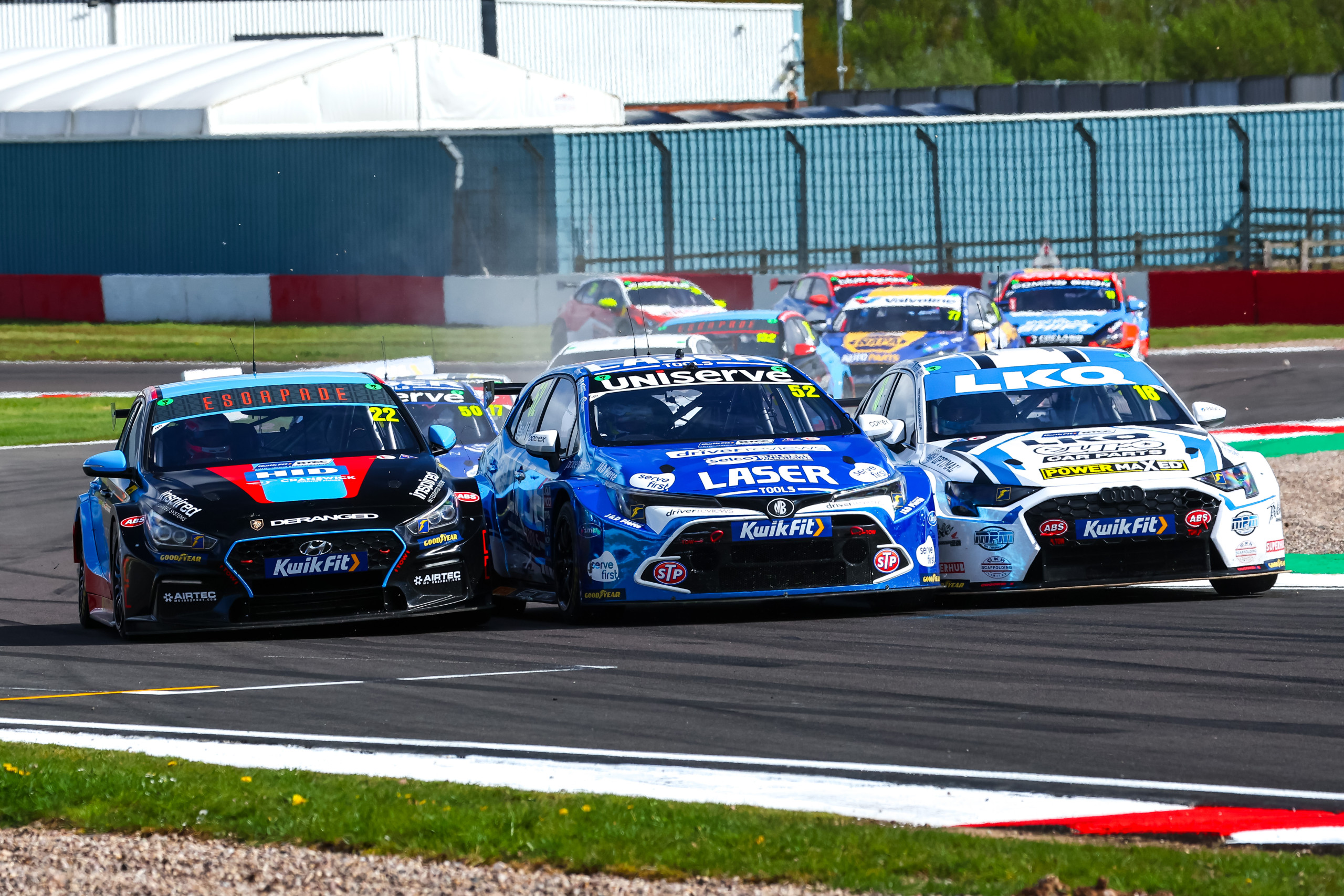 BTCC Round Three – Sutton doubles up to end weekend strong