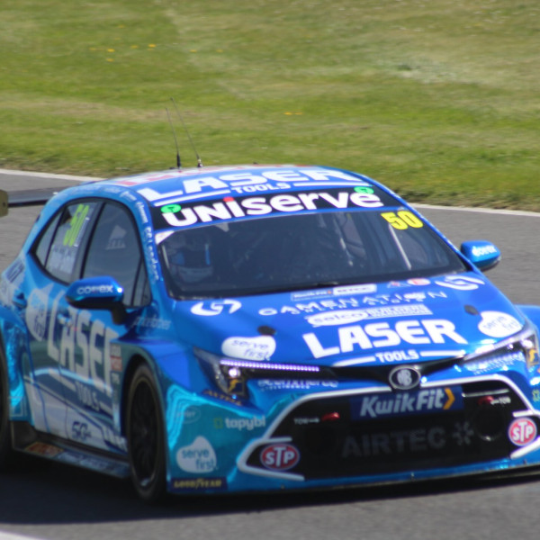 BTCC – Aron Taylor-Smith Wins First Race In 10 Years In Chaotic Brands Hatch Race 2