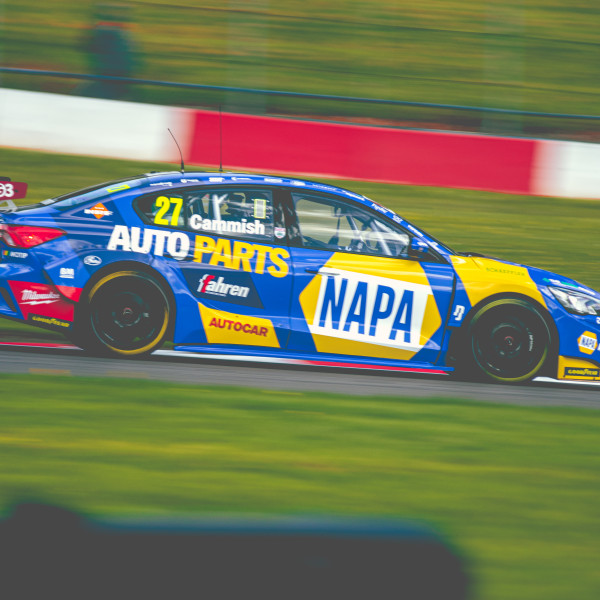 BTCC – Cammish leads from lights to flag to win at Oulton Park