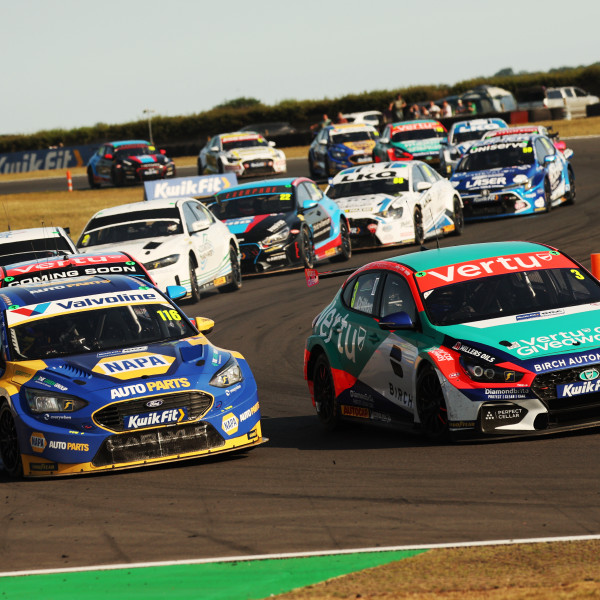 BTCC Knockhill – Chilton rolls back the years with race three win