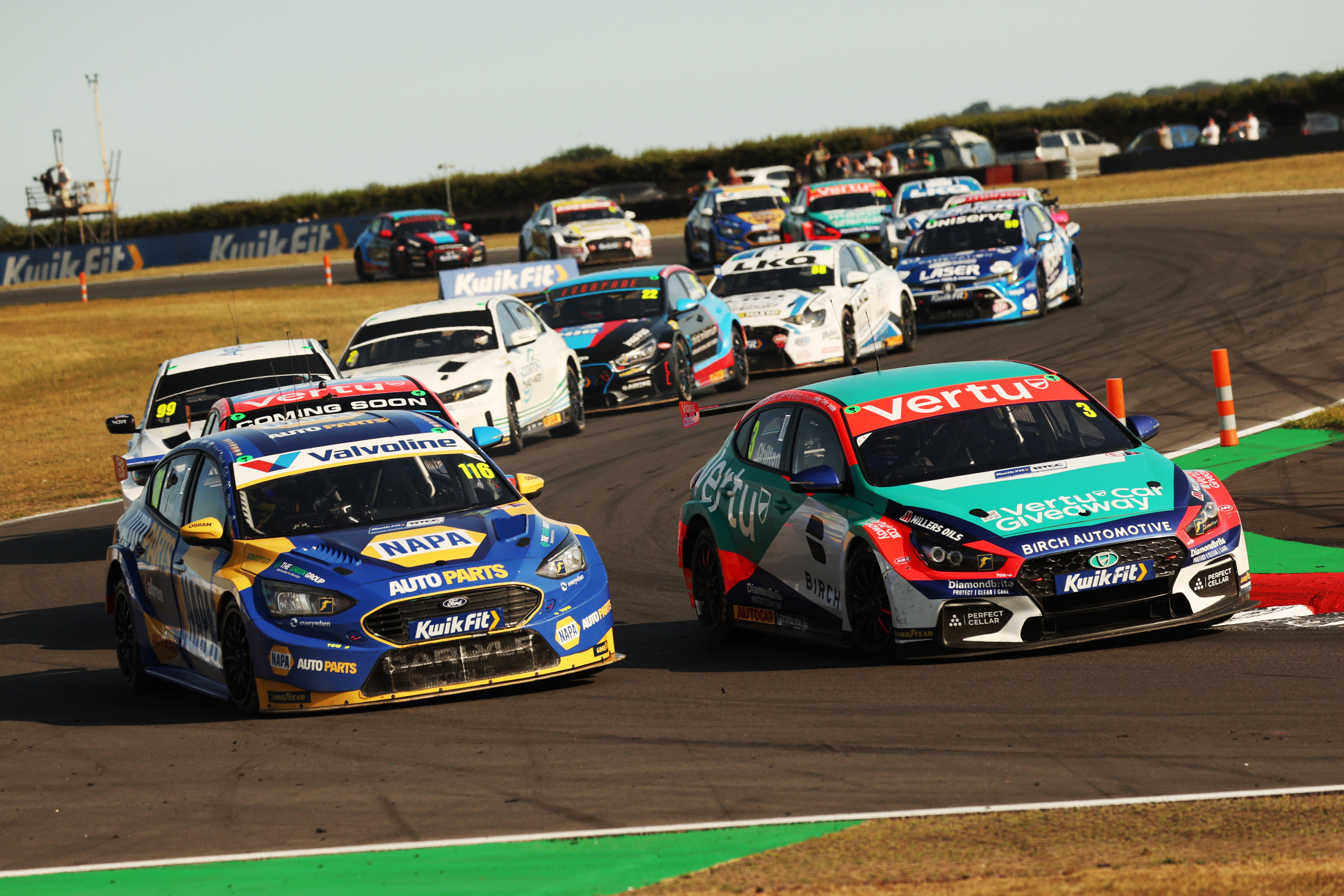 BTCC Knockhill – Chilton rolls back the years with race three win